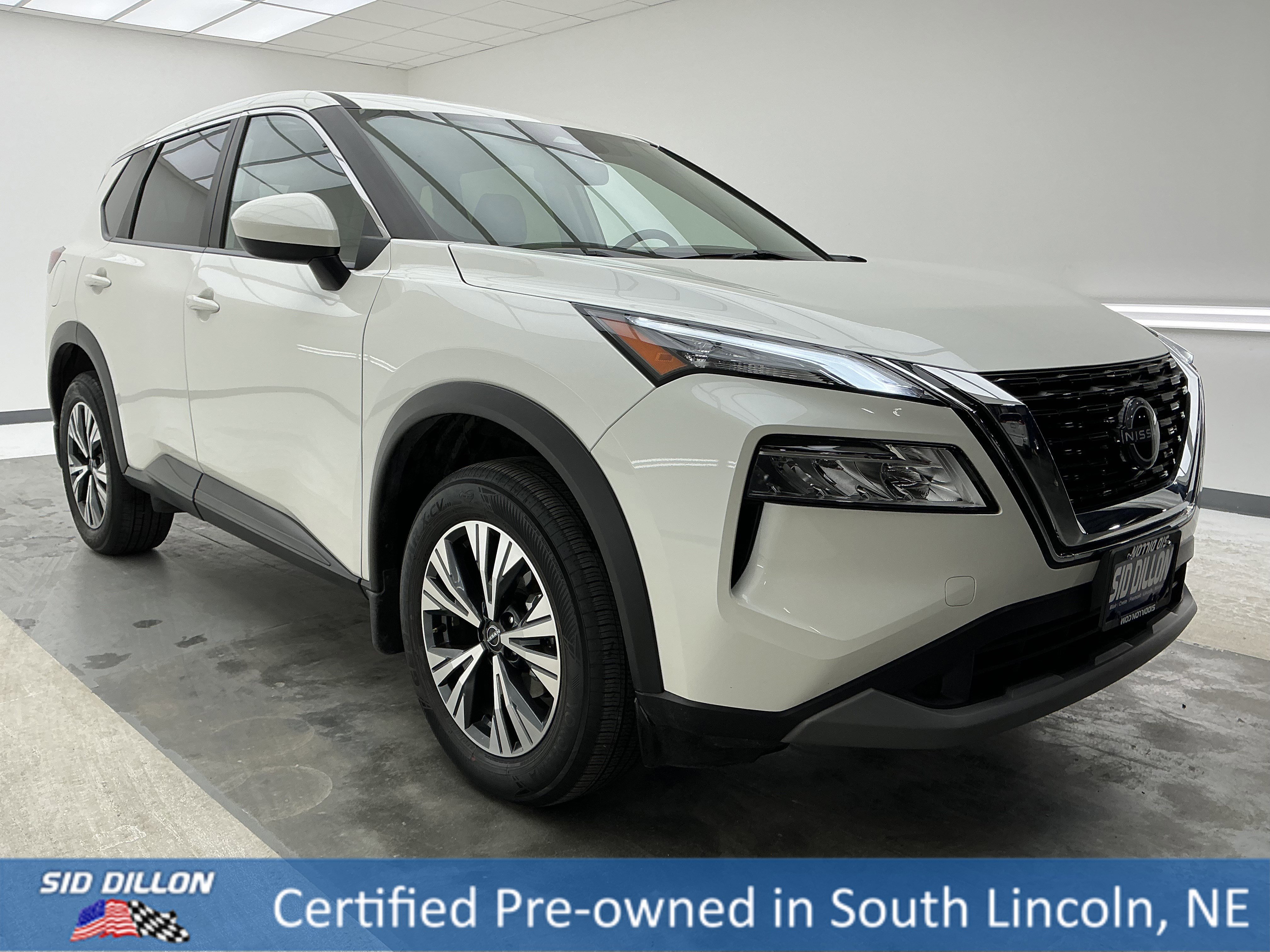 View vehicle photo 3