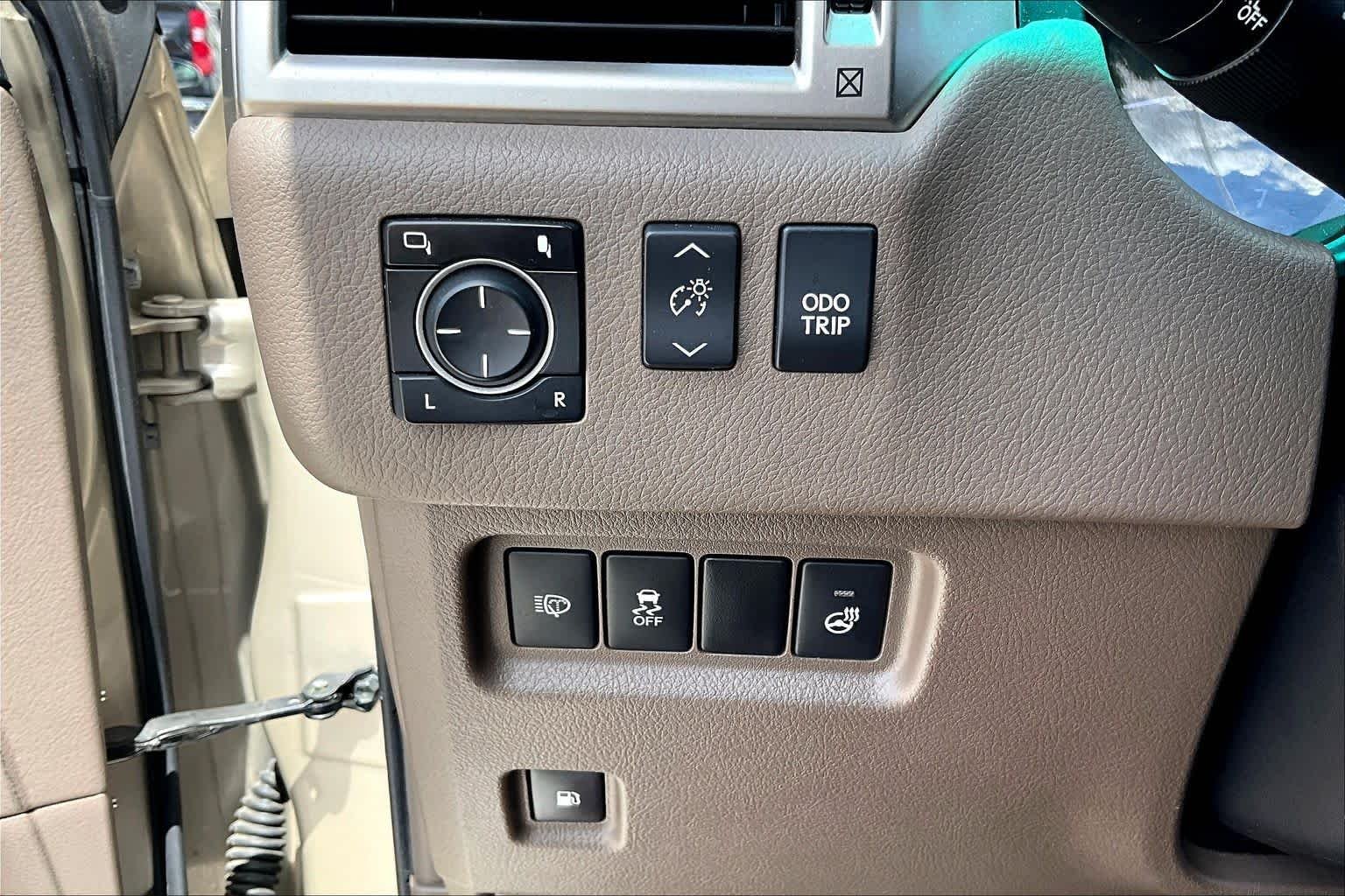 Used 2010 Satin Cashmere Metallic Lexus Premium image 31