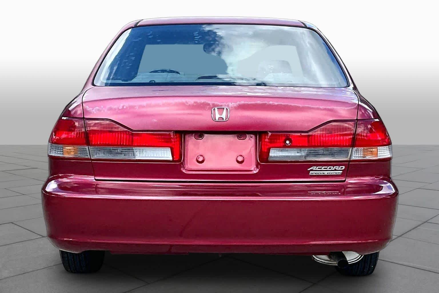 Used 2002 Firepepper Red Pearl Honda SE image 4