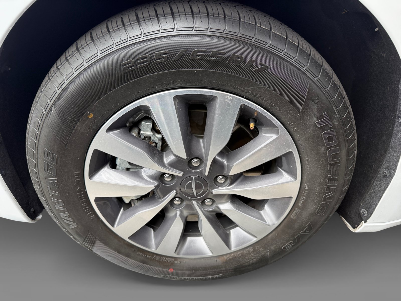 Used 2023 Bright White Clearcoat Chrysler Touring L image 9