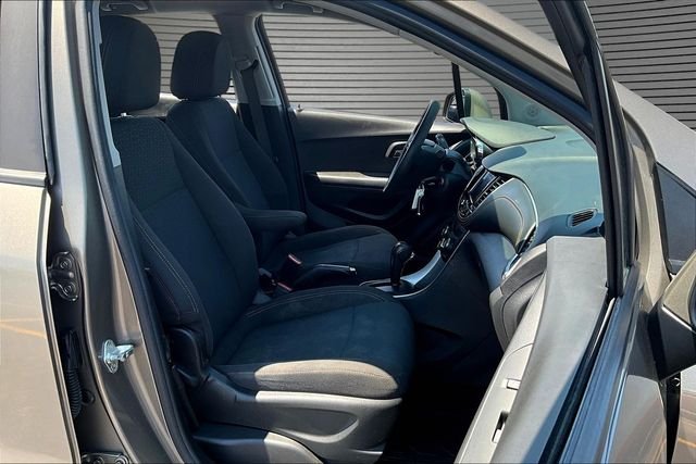 Used 2021 Gray Chevrolet LS image 27