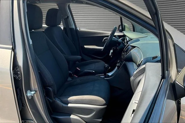 Used 2021 Gray Chevrolet LS image 27