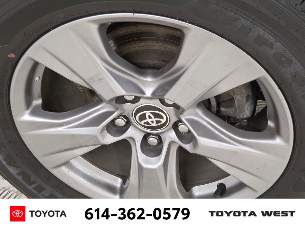 Used 2023  Toyota XLE image 12