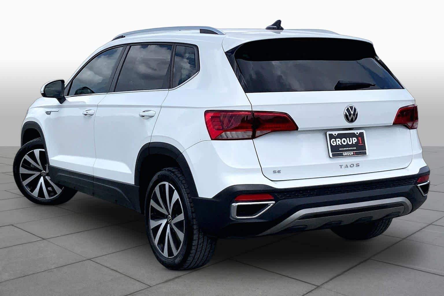 Used 2022 Pure White Volkswagen SE image 12
