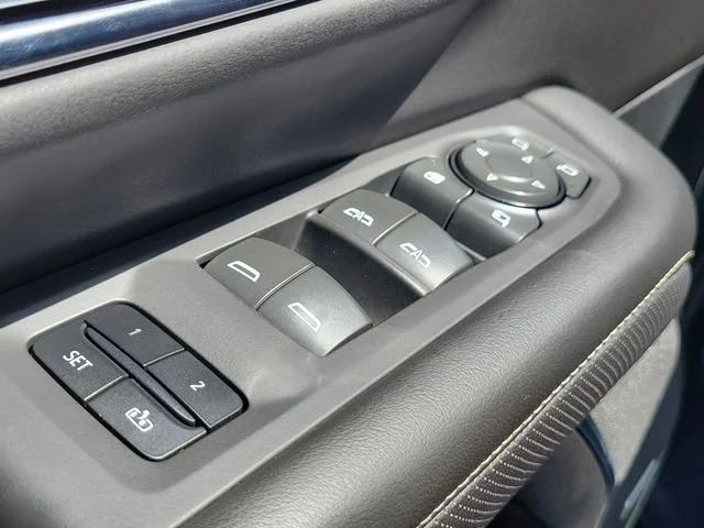 2023 GMC Yukon SLT - Photo 28