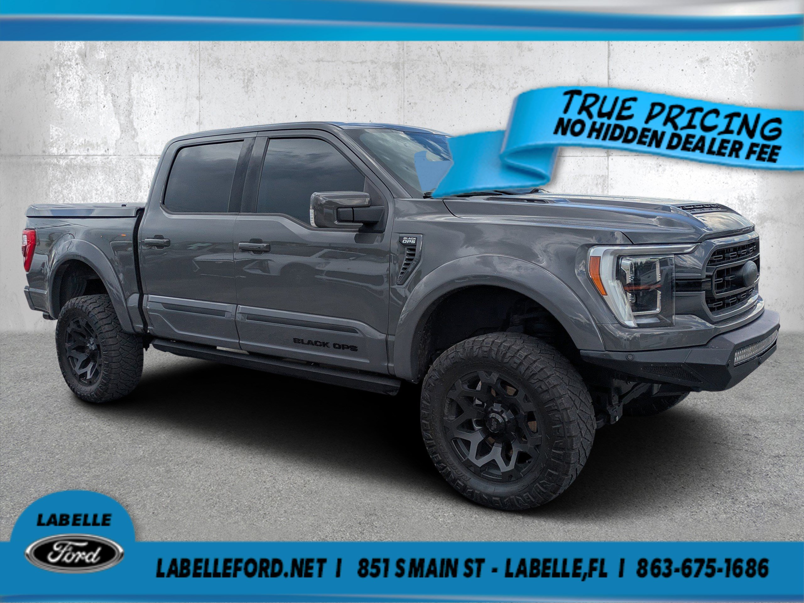 Used 2021  Ford LARIAT image 1