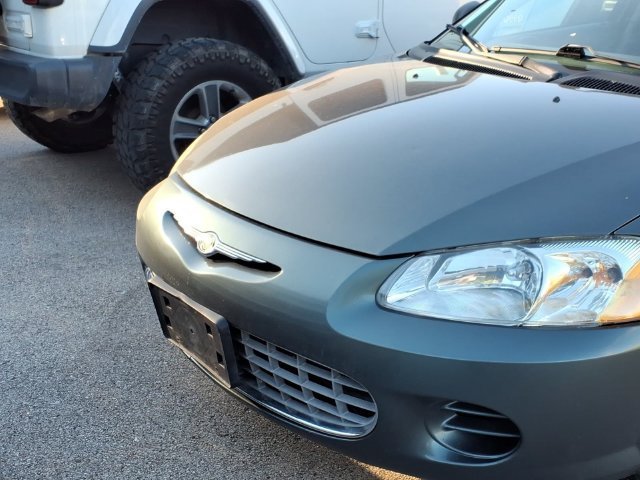 Used 2003  Chrysler LX image 2