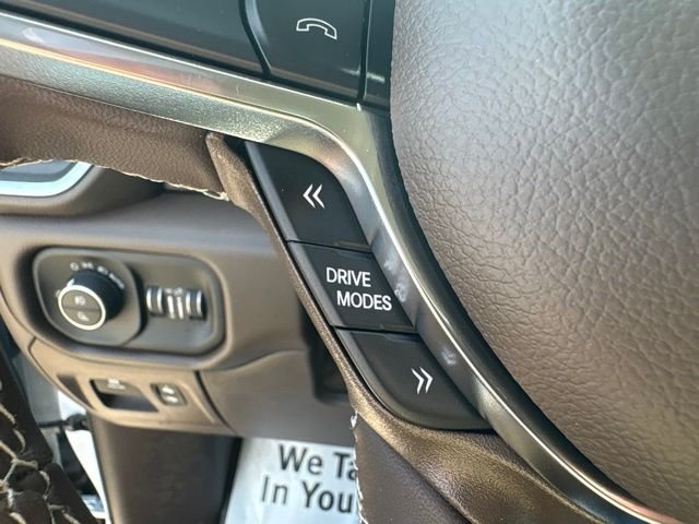 New 2026 Bright White Clear-Coat Exterior Paint RAM Laramie image 31