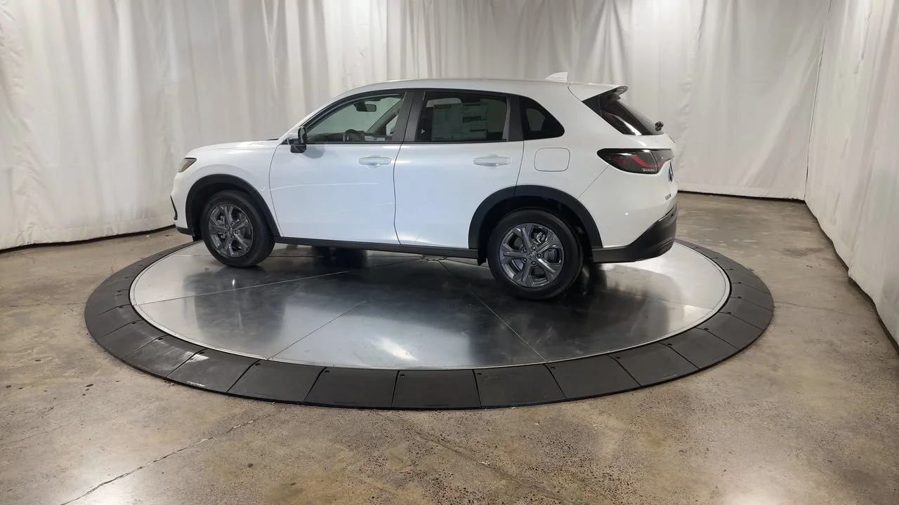 New 2027 Platinum White Pearl Honda LX image 10