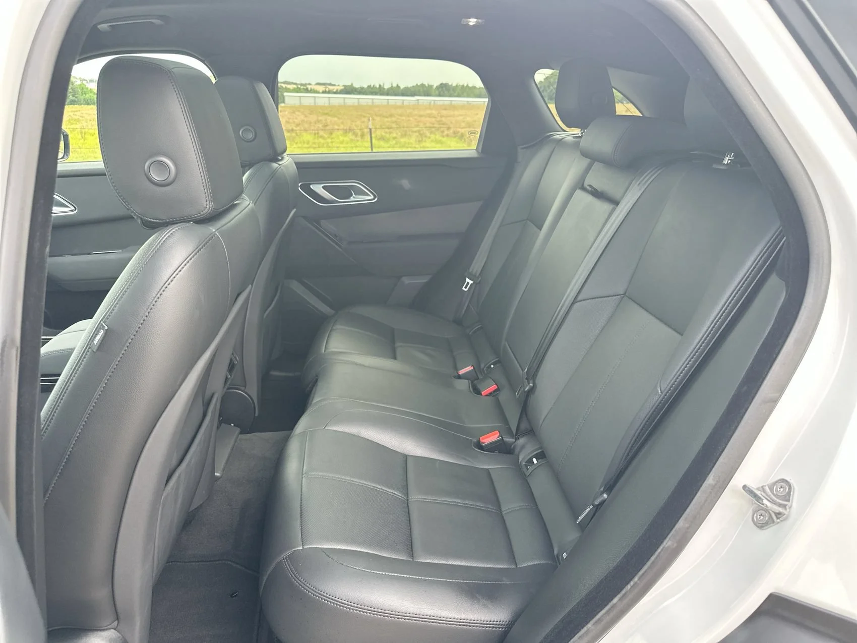 Used 2025 Silver Land Rover Dynamic SE image 23