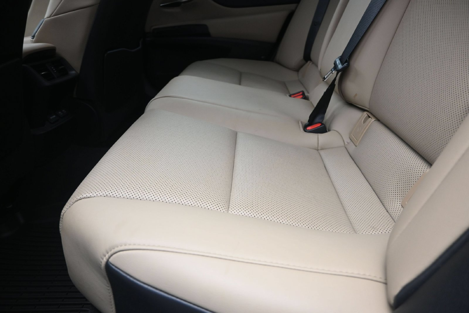 2021 Lexus ES 350 - Photo 16