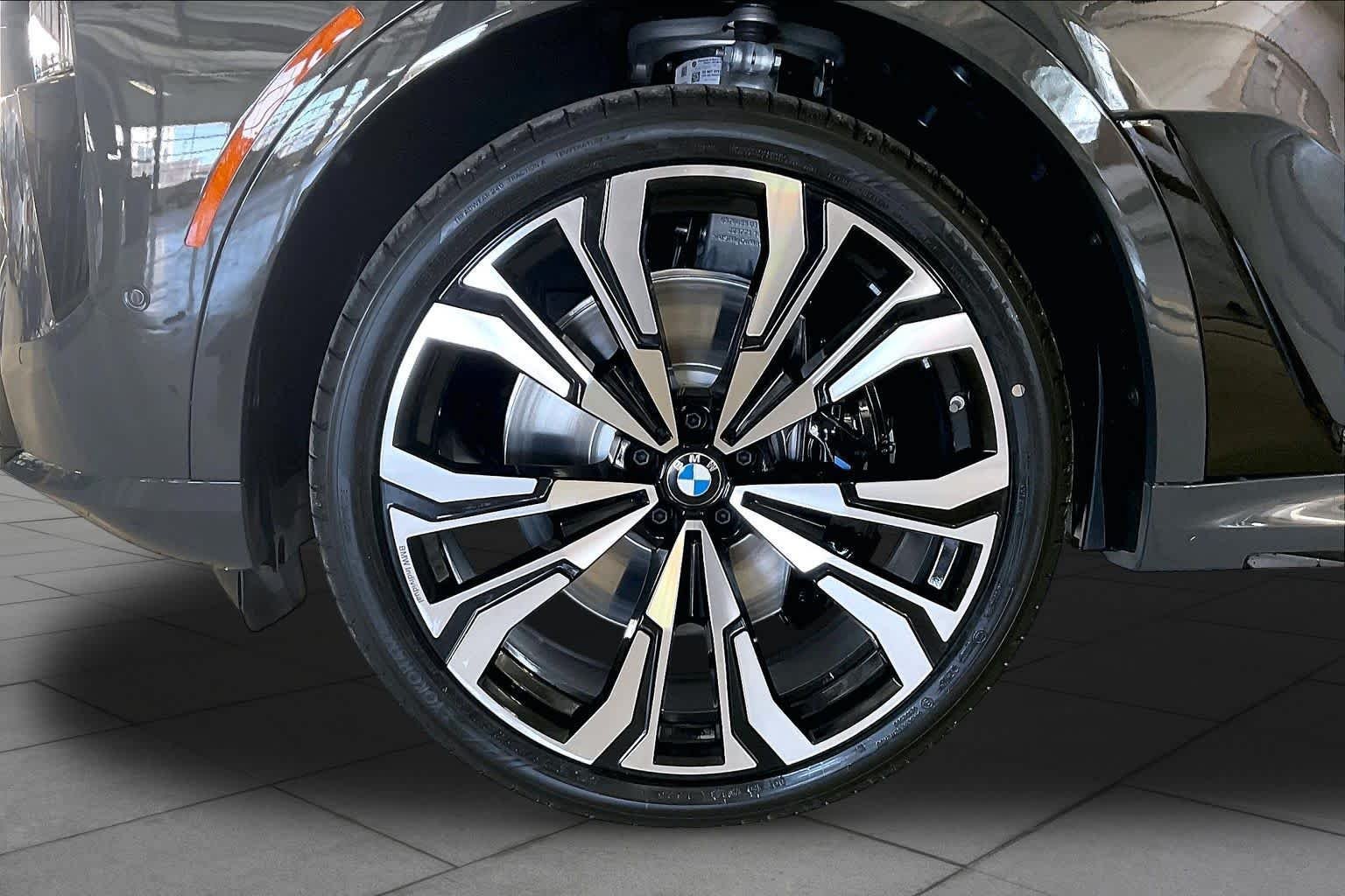 New 2027 Dravit Grey Metallic BMW xDrive40i image 11