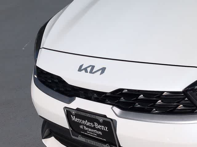 Used 2023 Snow White Pearl Kia LXS image 11