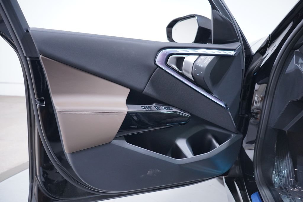 New 2026 Black Sapphire Metallic BMW 30 xDrive image 13