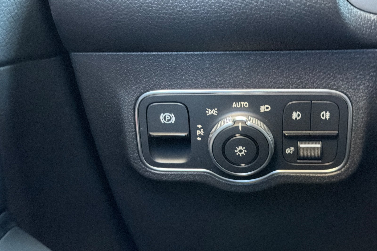 New 2026 Mountain Grey Metallic Mercedes-Benz GLB 250 image 26