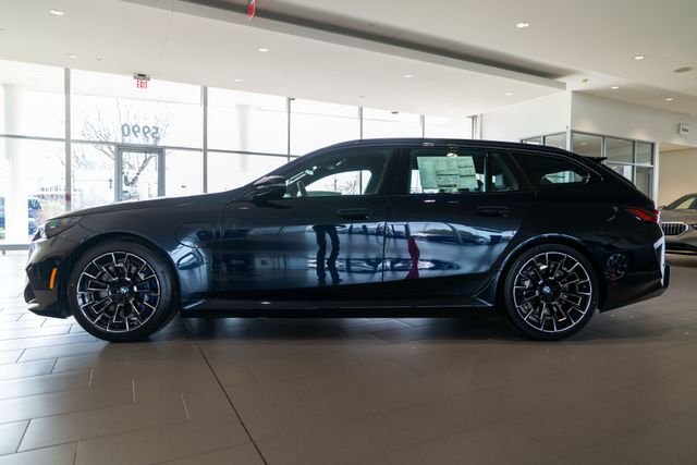 New 2026 Carbon Black Metallic BMW Base image 2