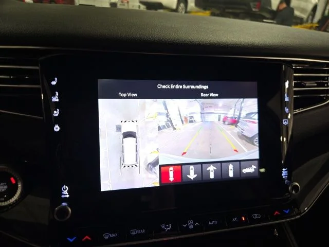 Used 2023 Silver Jeep Base image 15