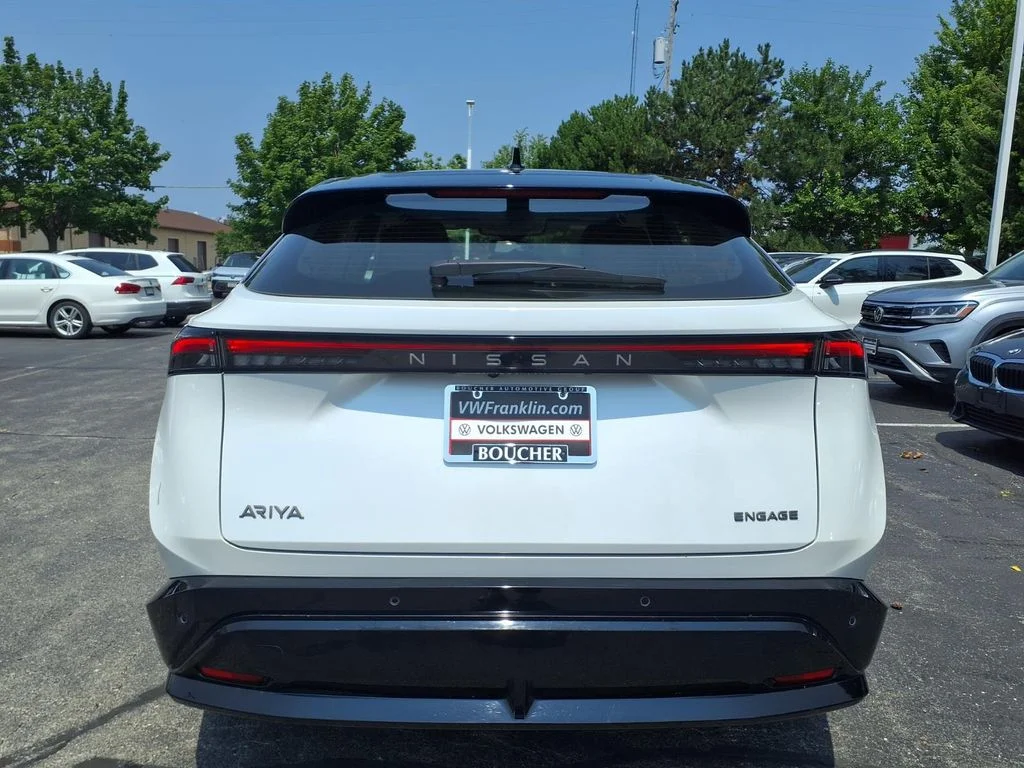 Used 2023 Everest White Pearl Tricoat/Black Diamond Pearl Nissan ENGAGE image 6