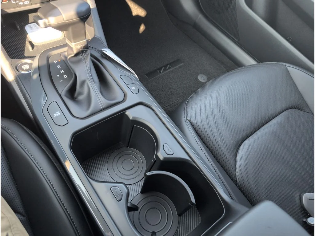 New 2026 Snow White Pearl Kia EX image 20