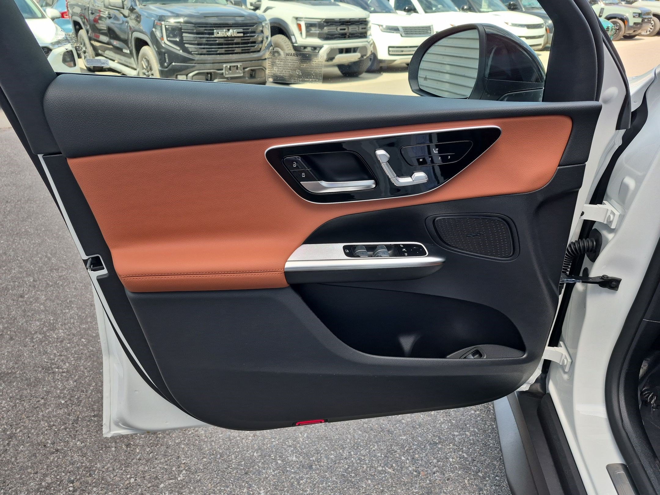New 2027 Polar White Mercedes-Benz GLC 300 image 10