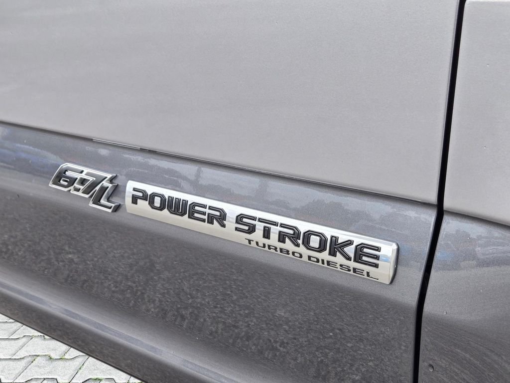 Used 2022  Ford Lariat image 4
