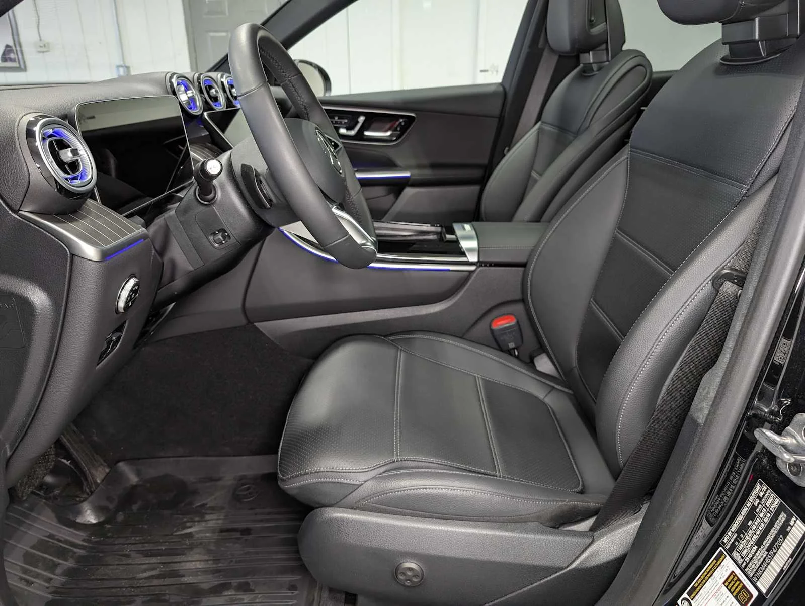 Used 2026 Black Mercedes-Benz GLC 300 image 4