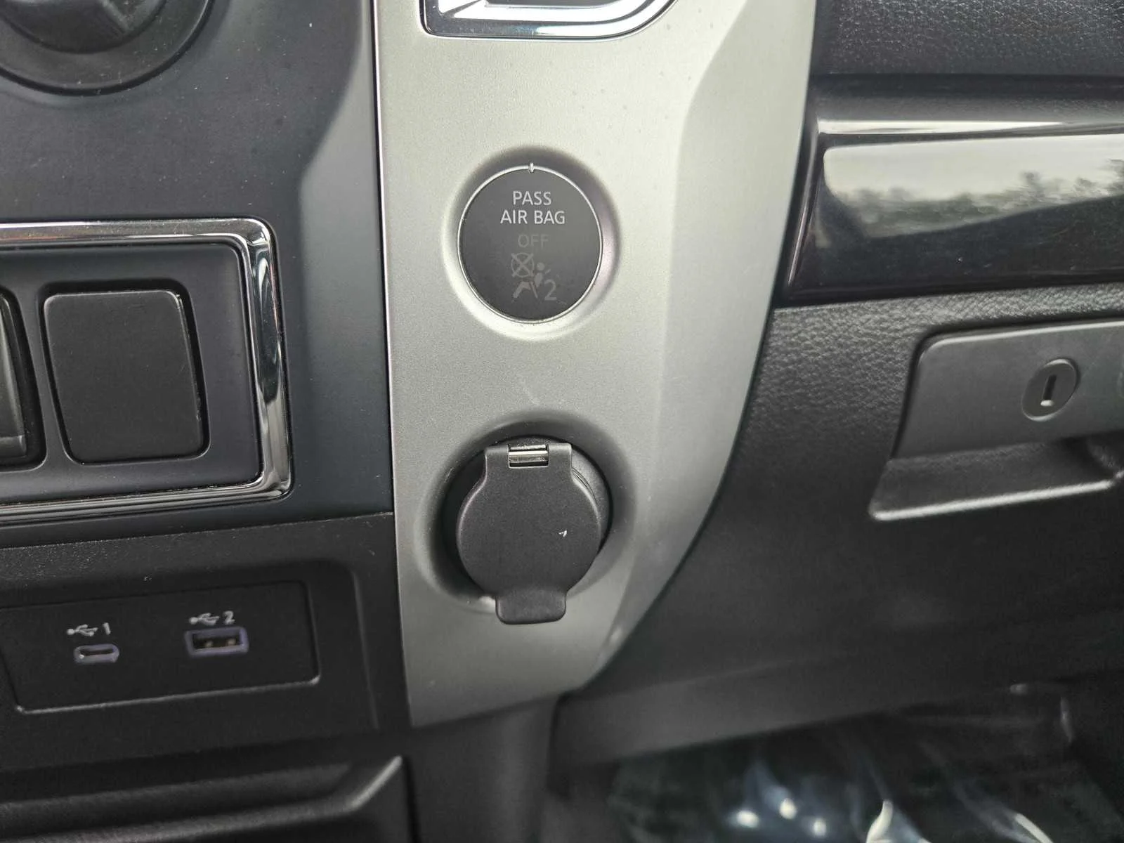 Used 2021  Nissan SV image 18