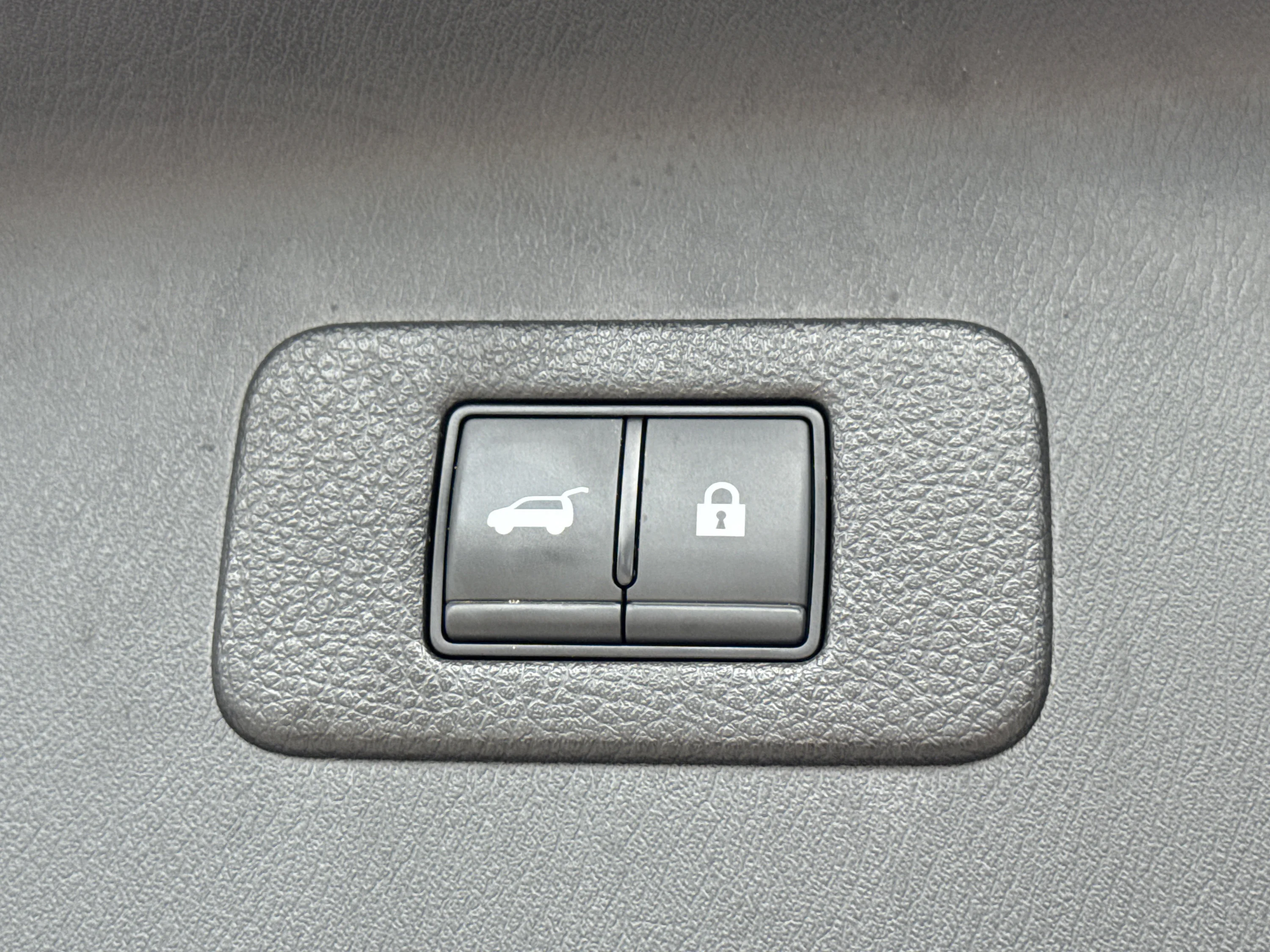 Used 2022 Super Black Nissan SL image 21