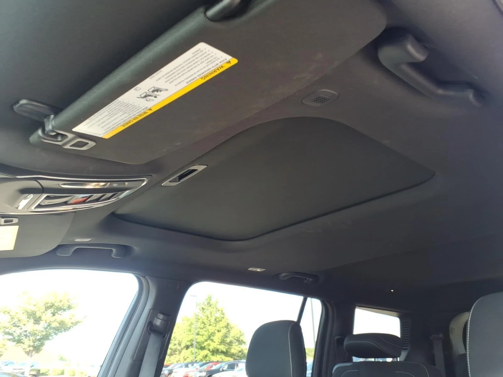 Used 2025 Silver Zynith Jeep Laredo X image 9