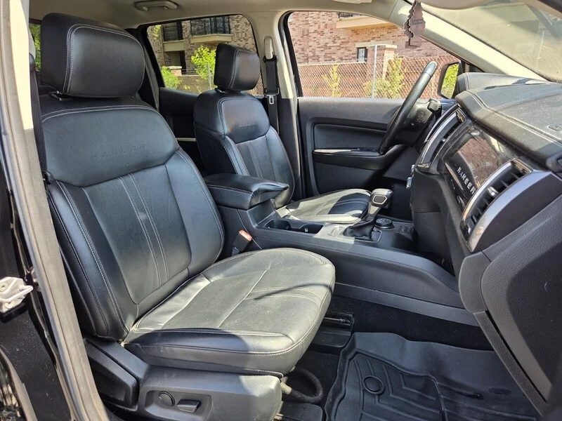 Used 2019 Shadow Black FORD LARIAT 4WD SUPERCREW 5