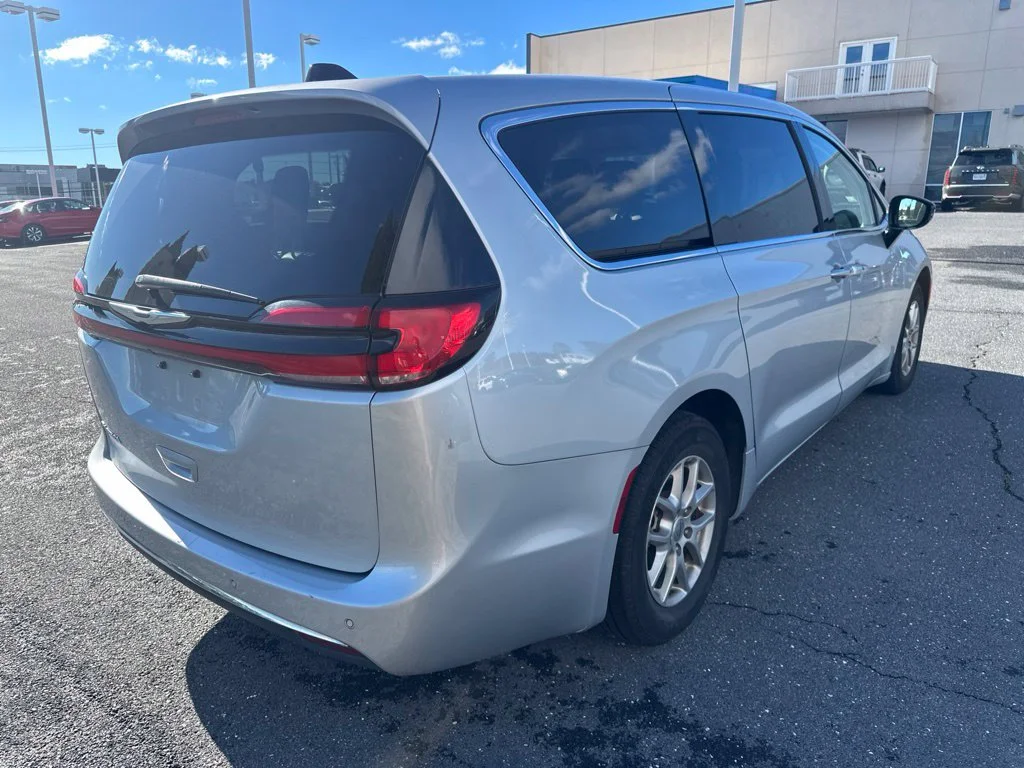 Used 2024 Silver Mist Clearcoat Chrysler Touring L image 3