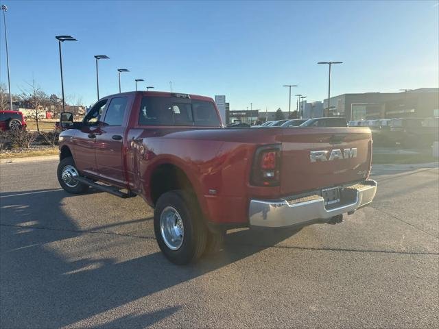 New 2026 Molten Red Pearl-Coat Exterior Paint RAM TRADESMAN image 7