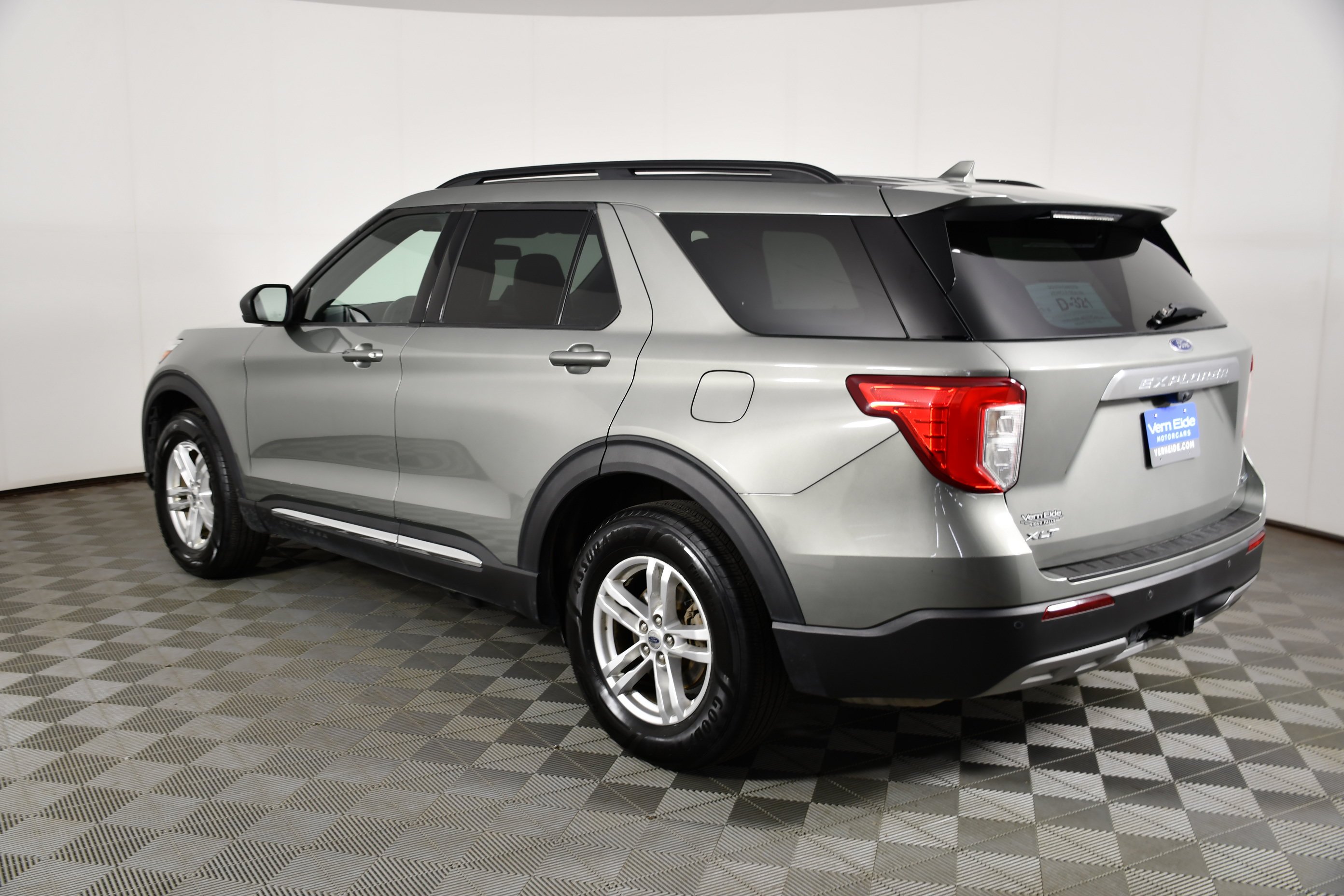 Used 2020 Silver Spruce Metallic Ford XLT image 8