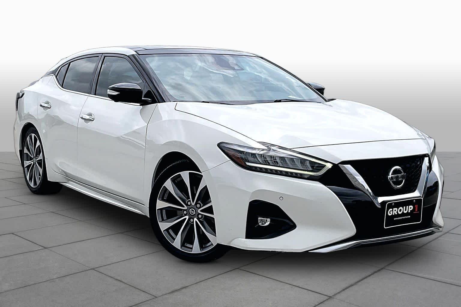 Used 2022 Pearl White Tricoat Nissan Platinum image 3