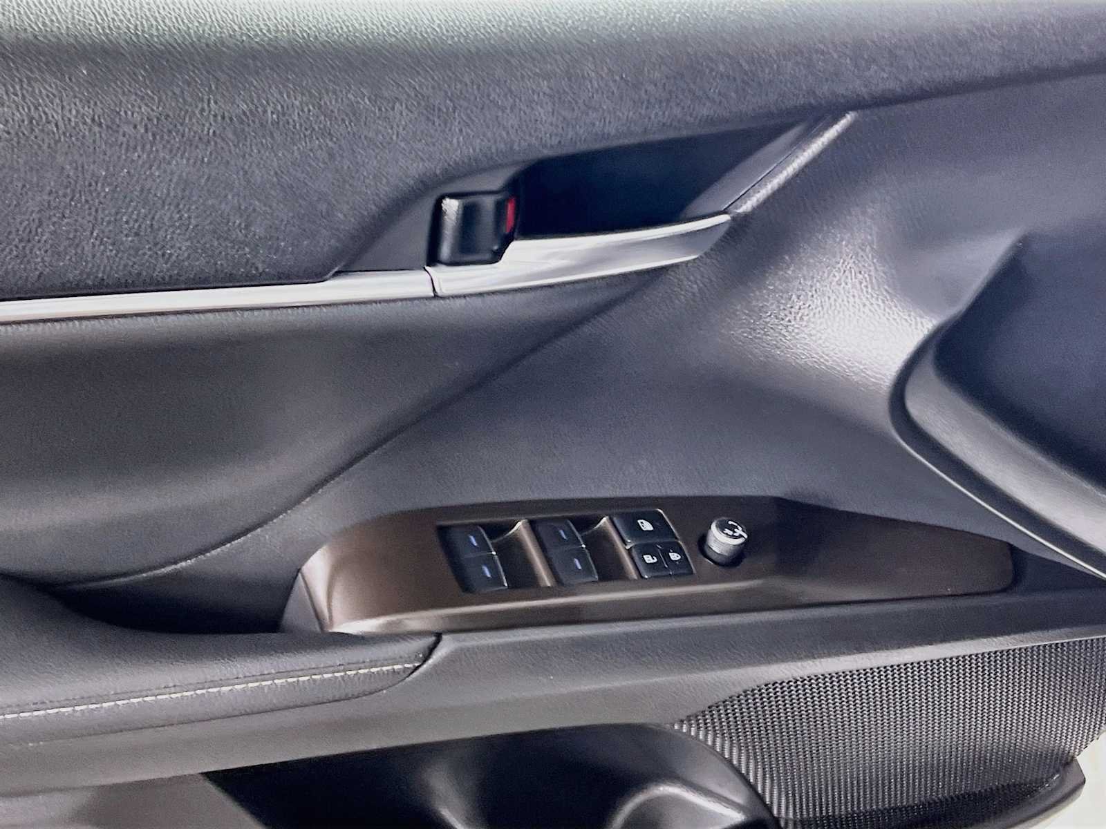 Used 2021 Wind Chill Pearl Toyota XSE image 17