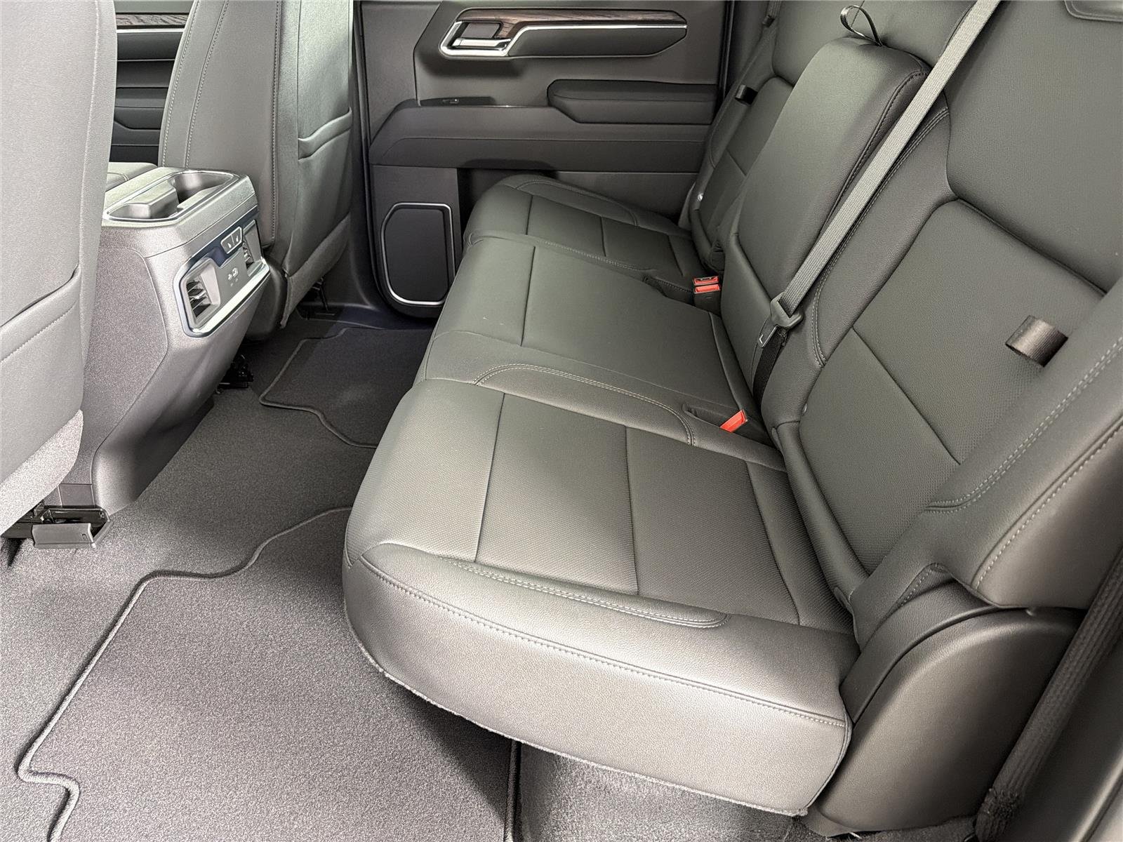 2026 GMC Sierra 1500 SLT - Photo 18