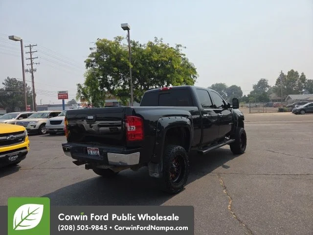 Used 2009 Black Chevrolet LTZ image 8