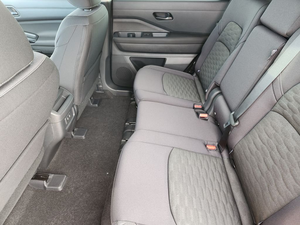 2026 Nissan Pathfinder SV - Photo 30