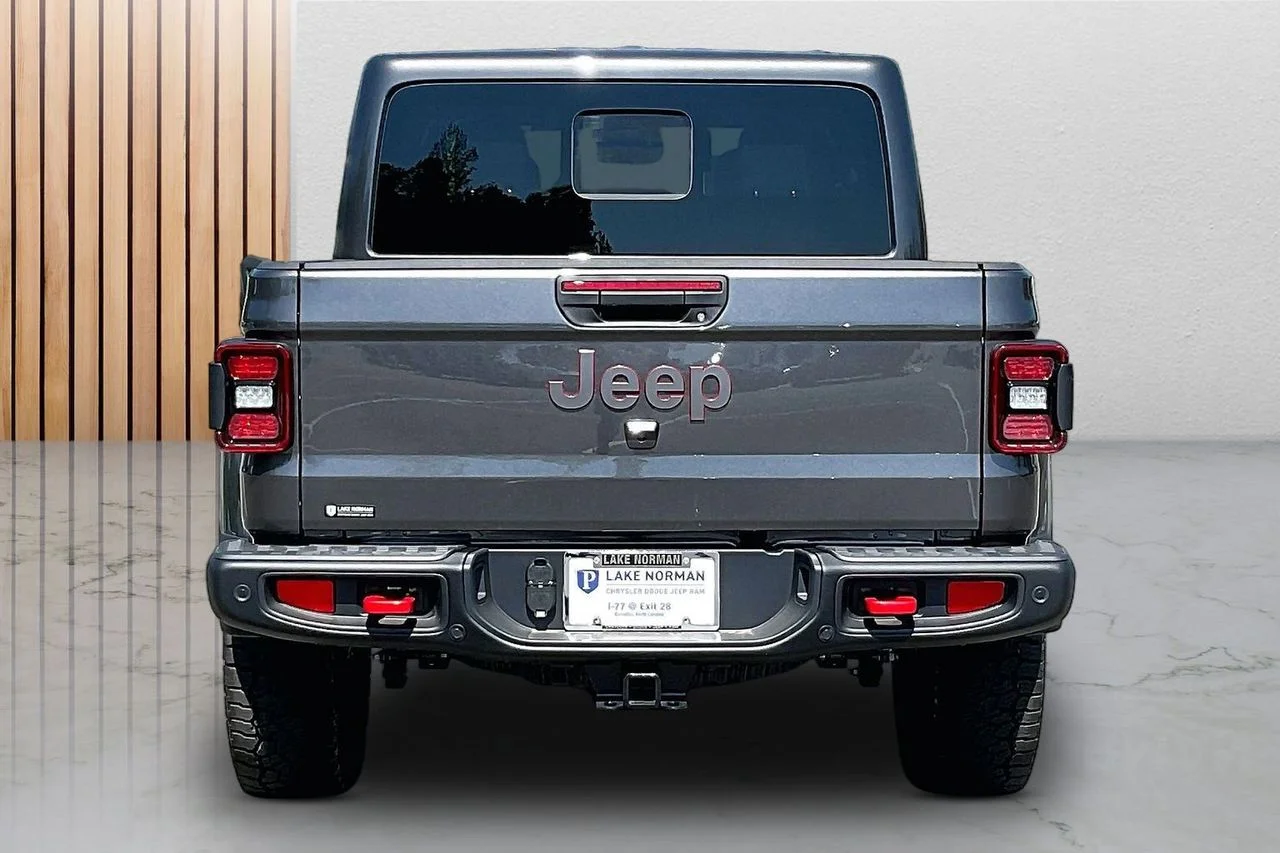 New 2026 Granite Crystal Metallic Clear-Coat Exterior Paint Jeep Rubicon X image 8