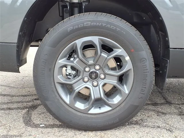 New 2026 Carbonized Gray Metallic Ford XLT image 8