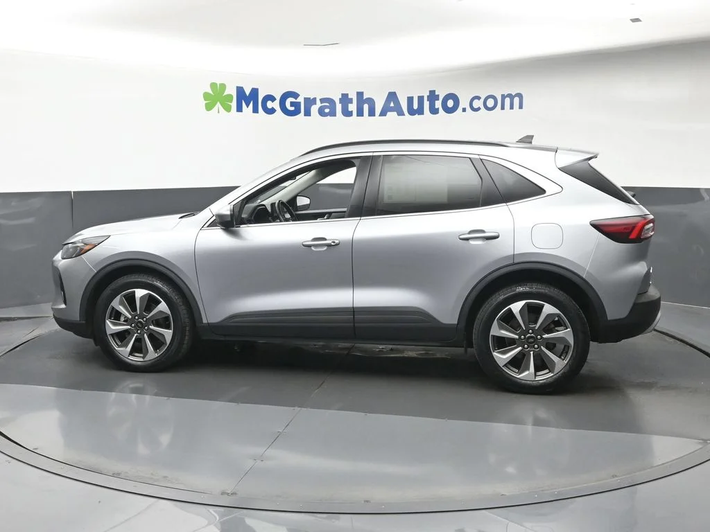 Used 2023 Silver Ford Platinum image 23