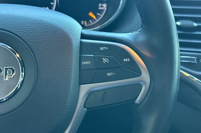 Used 2021 Silver Jeep Laredo E image 30