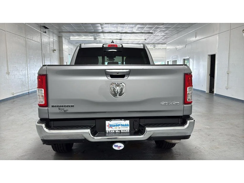 Used 2022 Billet Silver Metallic Clearcoat Ram Big Horn Crew Cab 4X4 3.6L V6 1 OWNER image 9