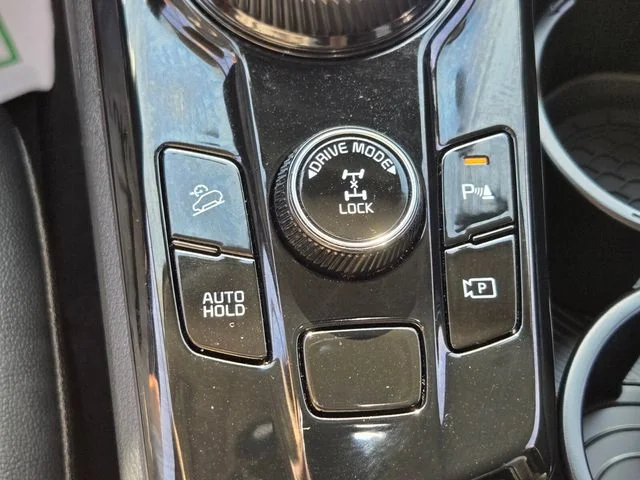 Used 2025 White Kia SX-Prestige image 32