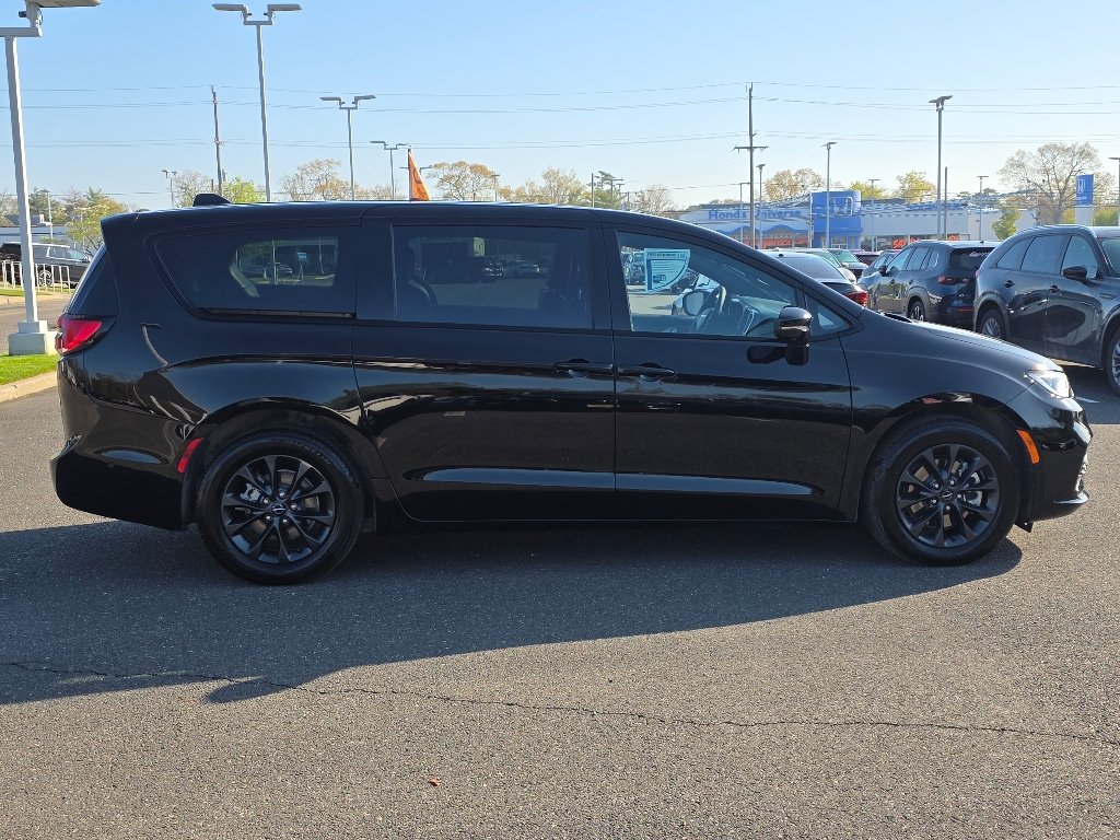 Certified Used 2024 Black Chrysler Select image 18