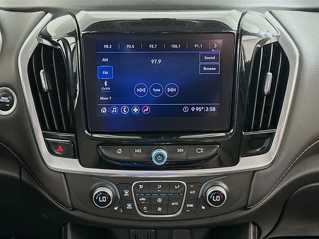 Pre-Owned 2020 Chevrolet Traverse LT