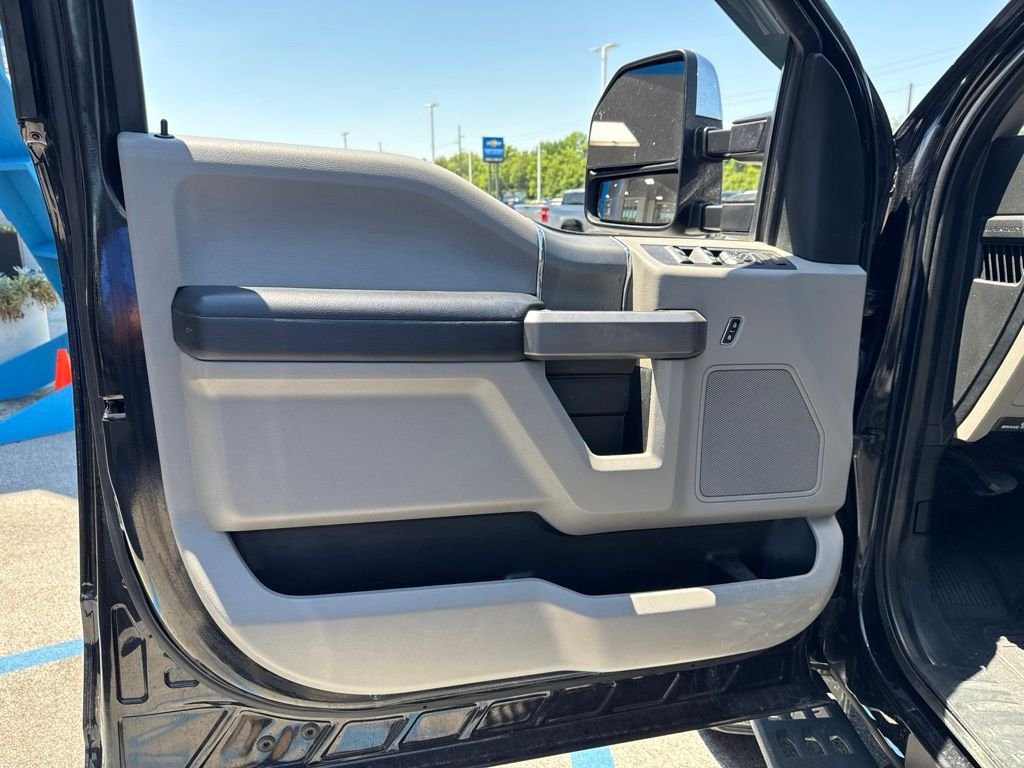 Used 2020 Black Ford  image 18