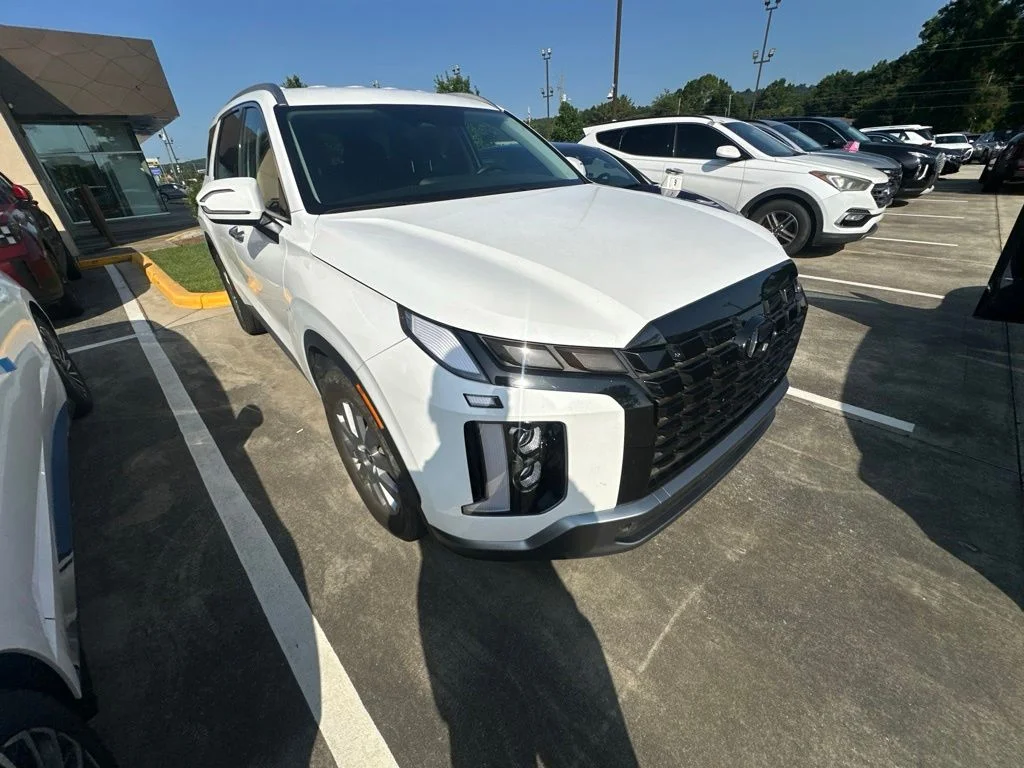 Certified Used 2025 White Hyundai SEL image 1