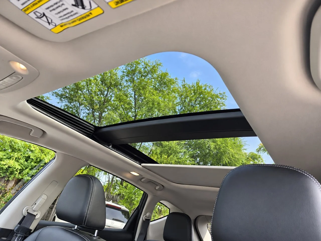 Used 2018 Pearl White Nissan SL image 25