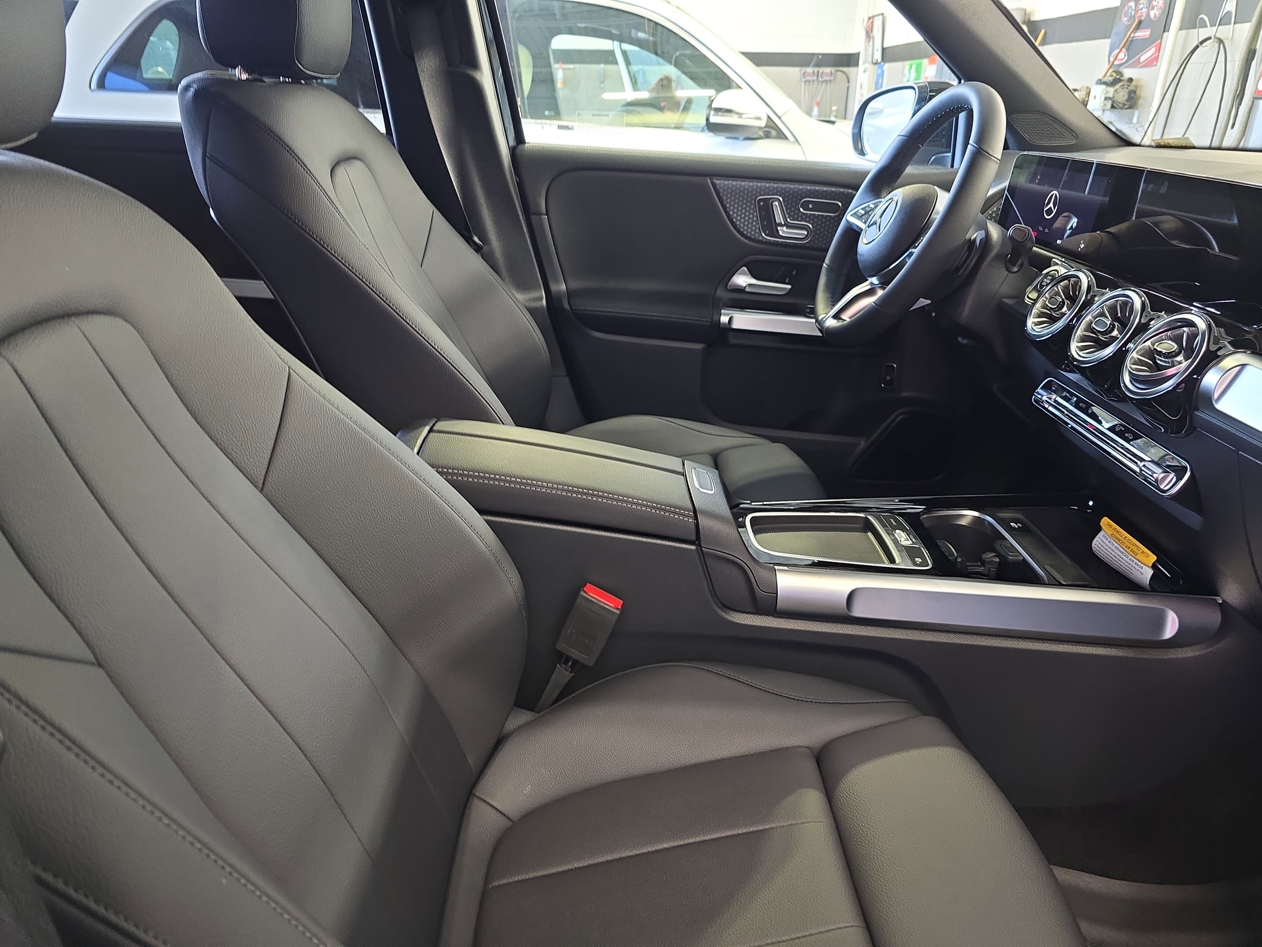 New 2026 Cosmos Black Metallic Mercedes-Benz GLB250 image 10